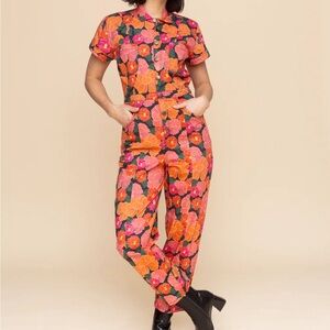 Floral Jumpsuit with stretch, zip up front and pockets